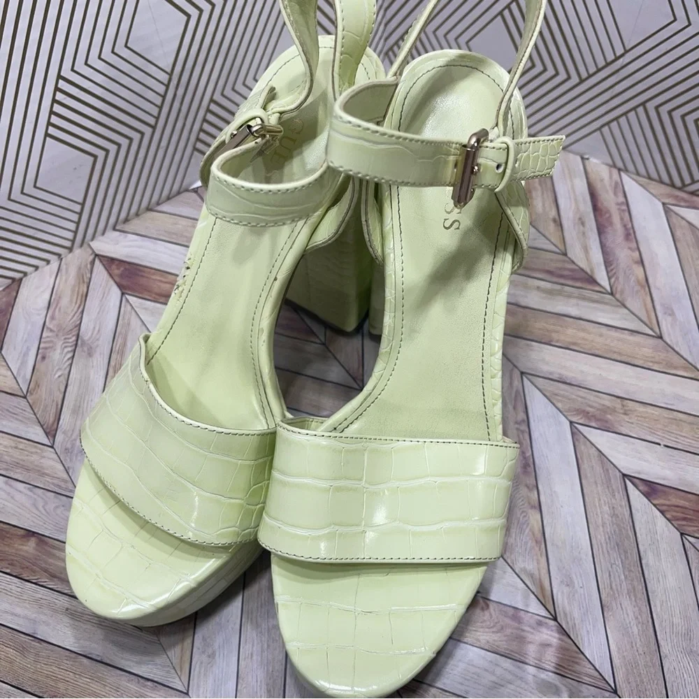 Guess Platform Block Heels Light‎ Green Size 8 sb